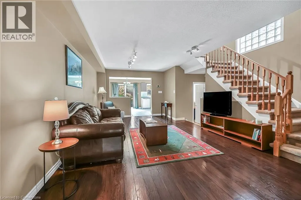 5648 EVELYN Lane