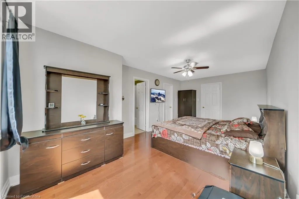562 ORANGE WALK Crescent