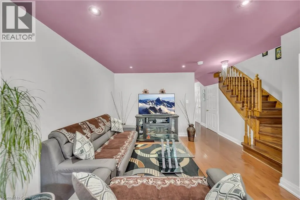 562 ORANGE WALK Crescent