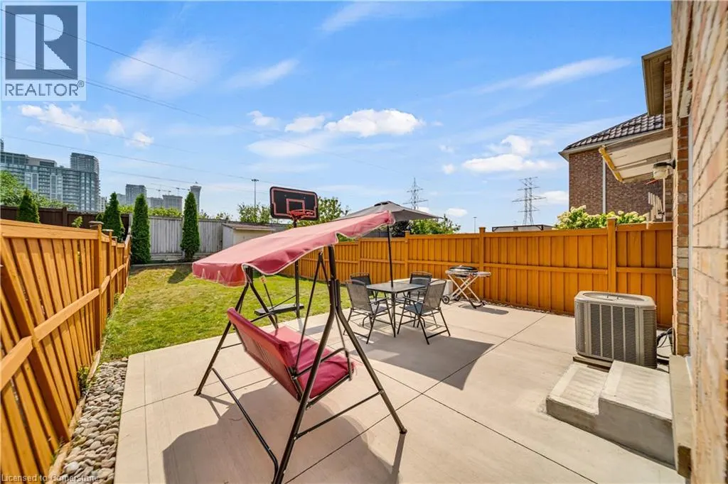 562 ORANGE WALK Crescent