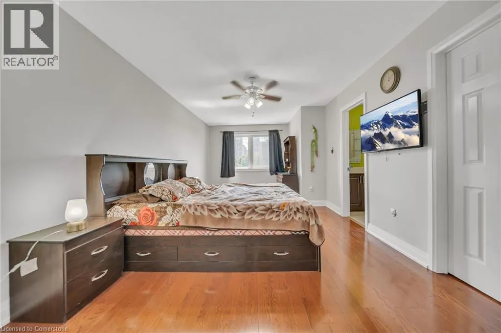 562 ORANGE WALK Crescent