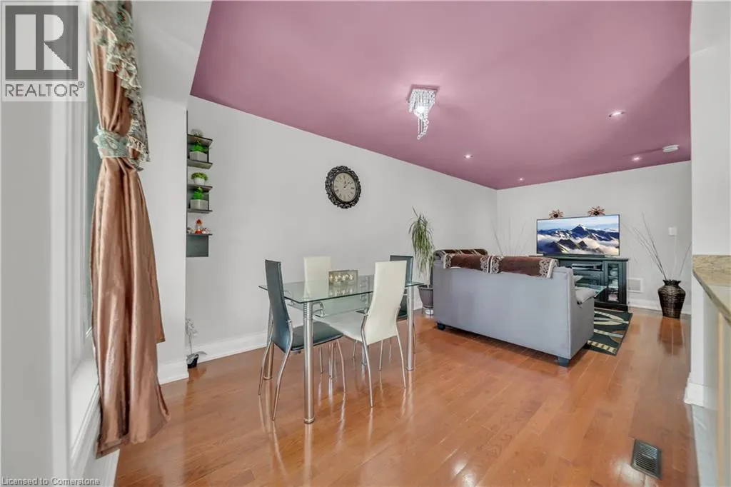 562 ORANGE WALK Crescent