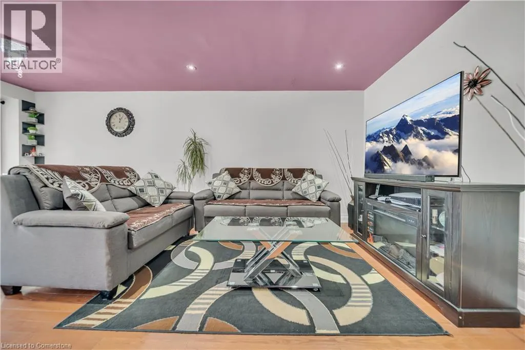 562 ORANGE WALK Crescent