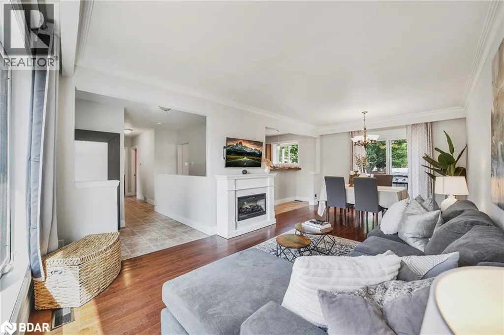 85 GLADMAN Avenue