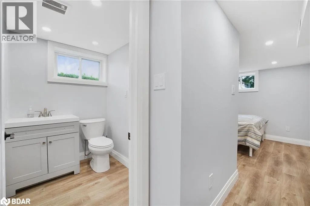 85 GLADMAN Avenue