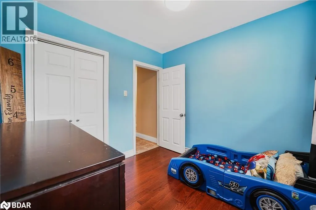 85 GLADMAN Avenue