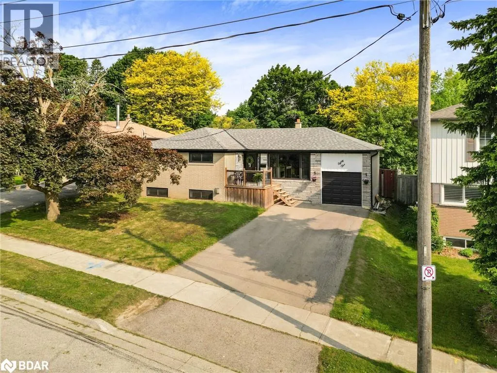 85 GLADMAN Avenue