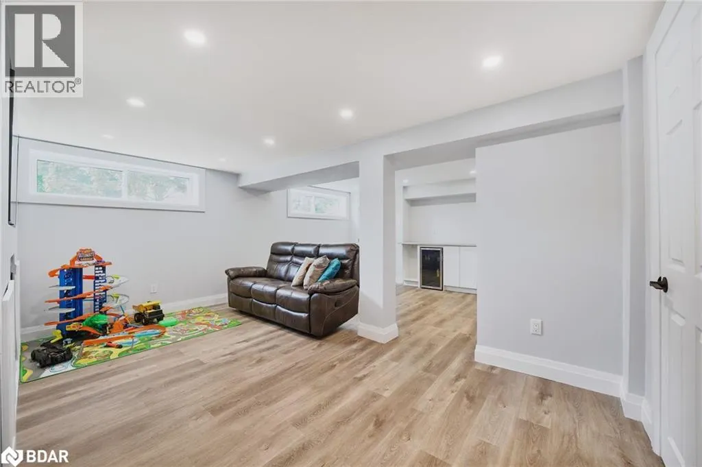 85 GLADMAN Avenue