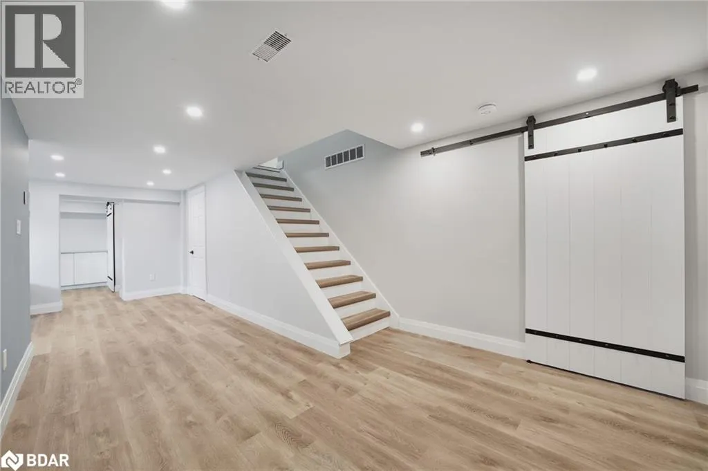 85 GLADMAN Avenue