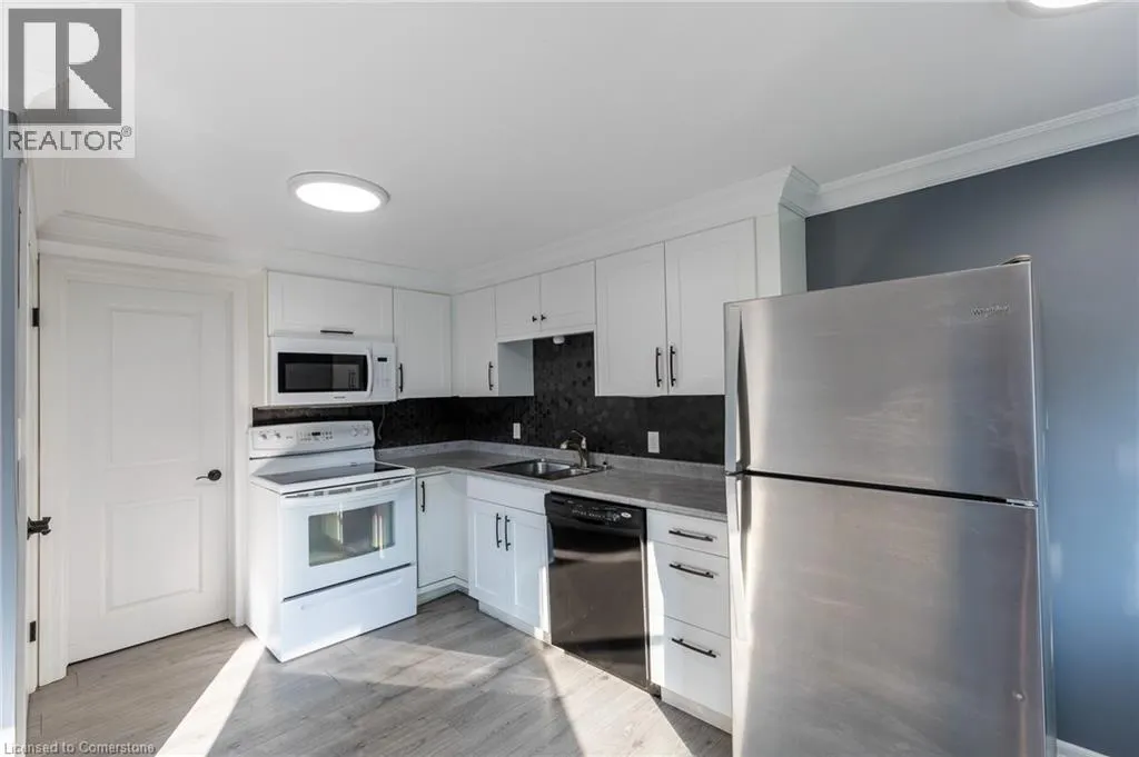 367 HILLCREST Road Unit# B, #B