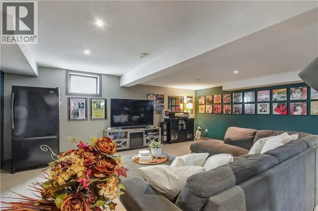 19 APPLE RIDGE Drive