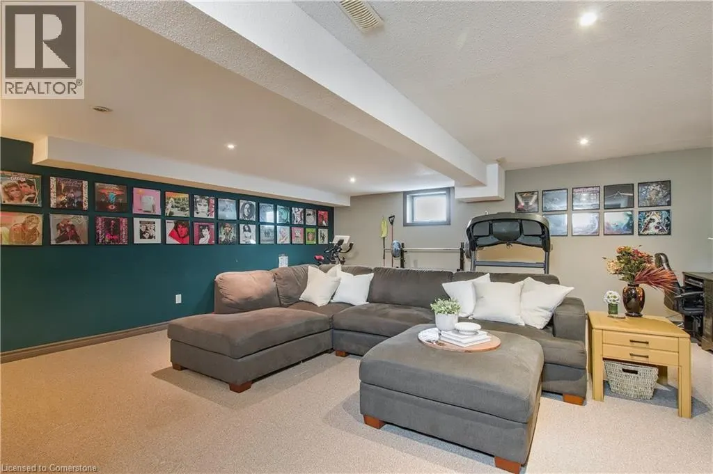 19 APPLE RIDGE Drive