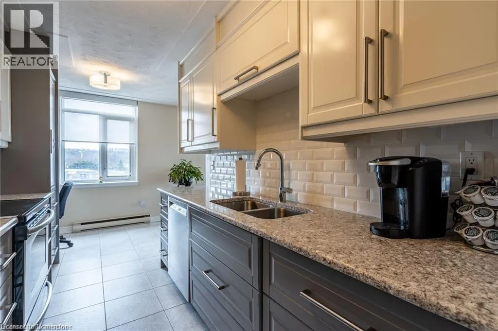 40 HARRISFORD Street Unit# 402, #402