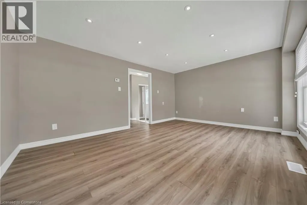 28 UXBRIDGE Crescent