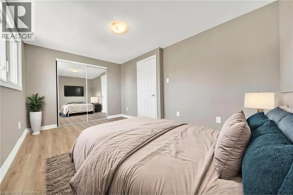 28 UXBRIDGE Crescent