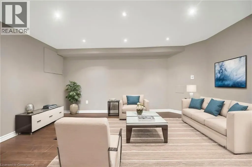 28 UXBRIDGE Crescent