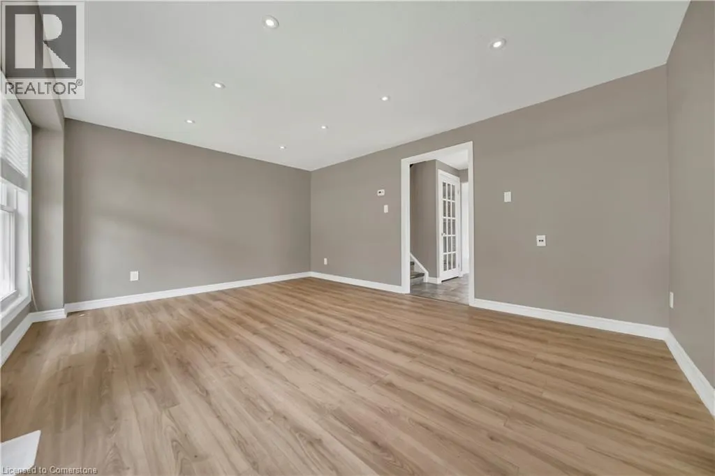 28 UXBRIDGE Crescent