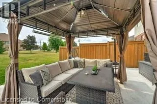 12 MITTEN Court