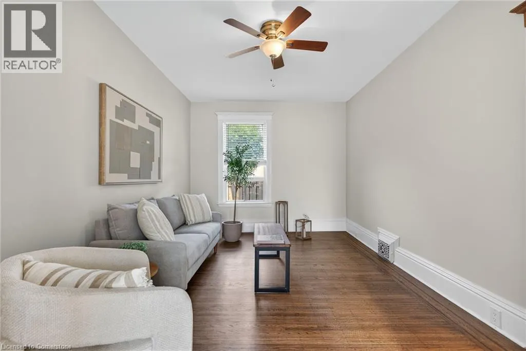 84 RAY Street S