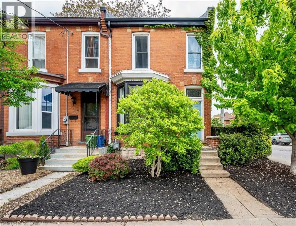 29 EMERALD Street N