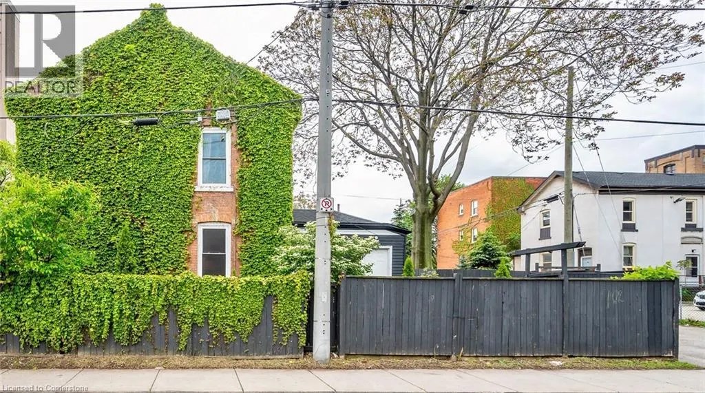 29 EMERALD Street N