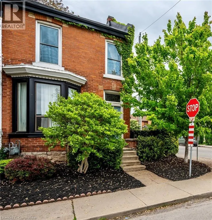 29 EMERALD Street N