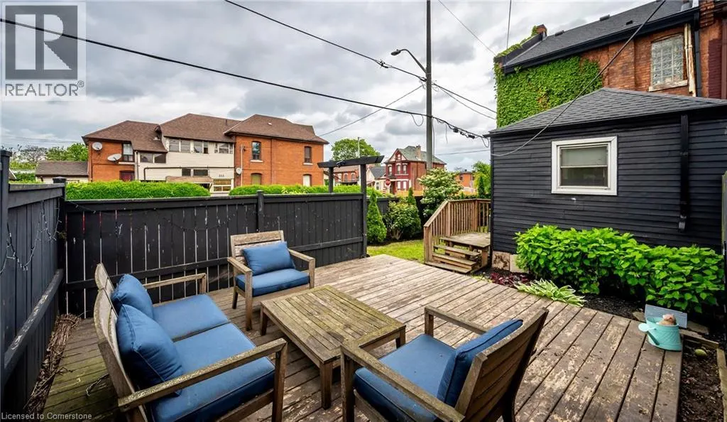 29 EMERALD Street N