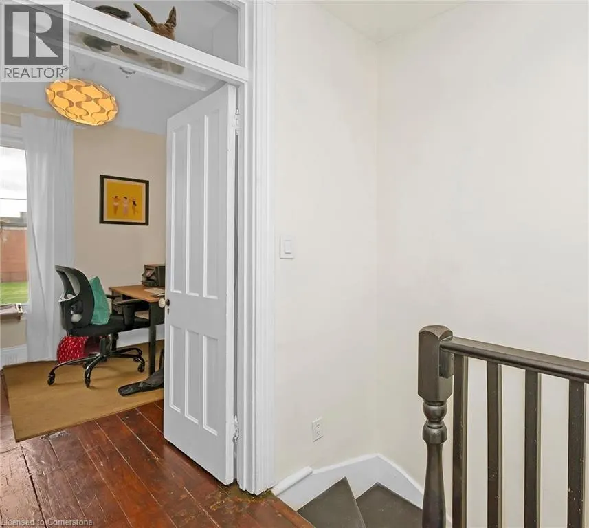 29 EMERALD Street N