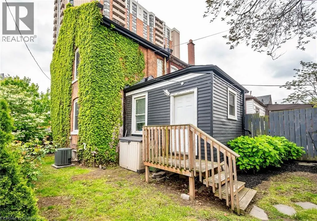 29 EMERALD Street N