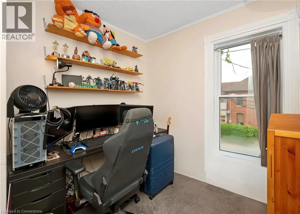 29 EMERALD Street N