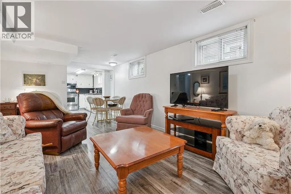 854 GUELPH Street
