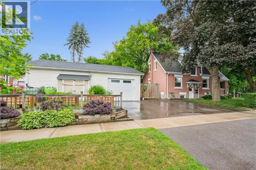 854 GUELPH Street
