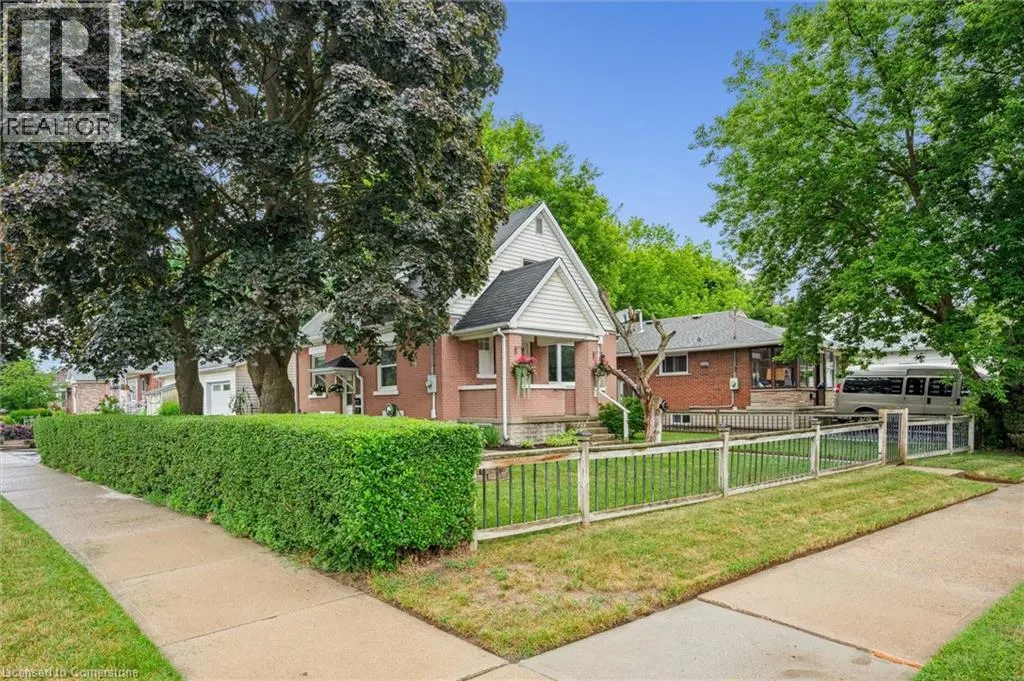 854 GUELPH Street