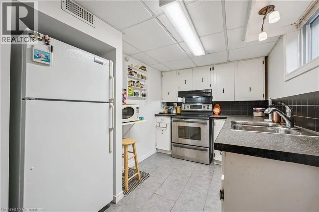 854 GUELPH Street