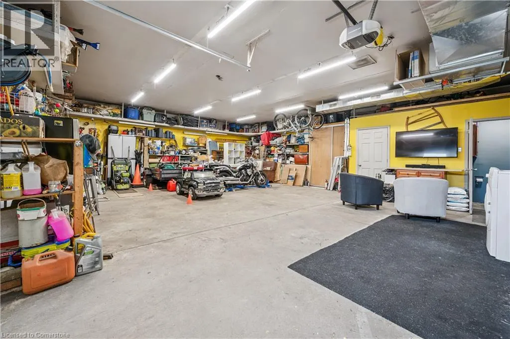 854 GUELPH Street