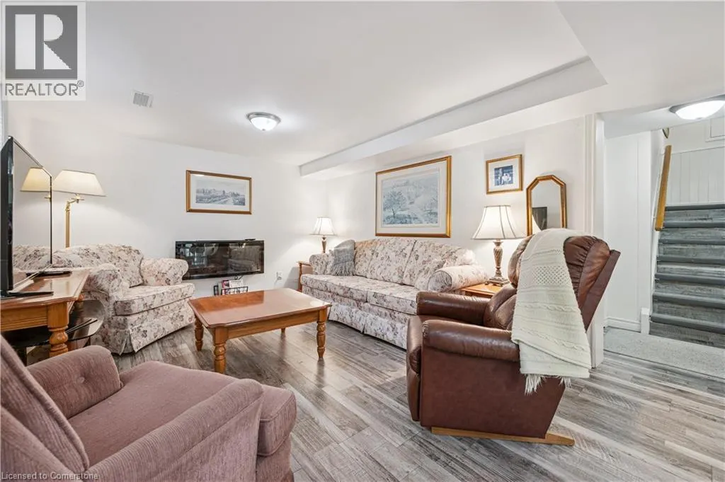 854 GUELPH Street