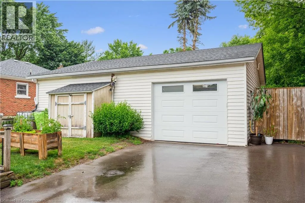 854 GUELPH Street