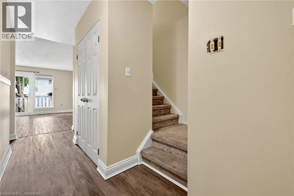 59 QUEENSLEA Drive Unit# 7, #7