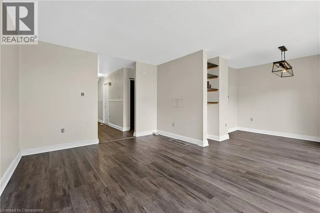 59 QUEENSLEA Drive Unit# 7, #7
