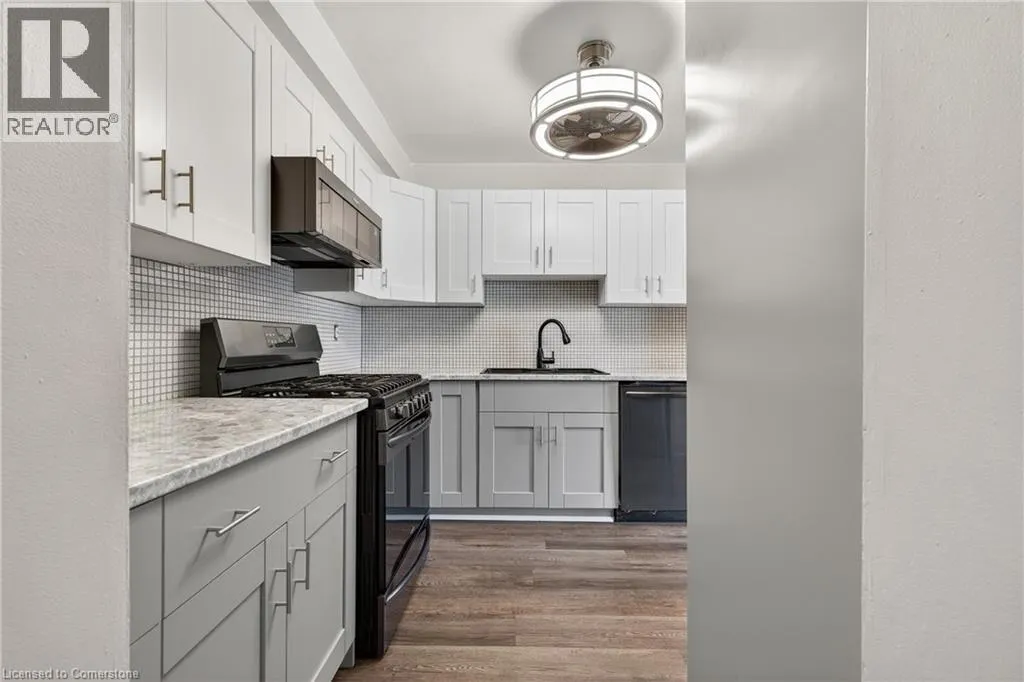 59 QUEENSLEA Drive Unit# 7, #7