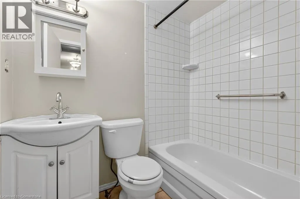 59 QUEENSLEA Drive Unit# 7, #7