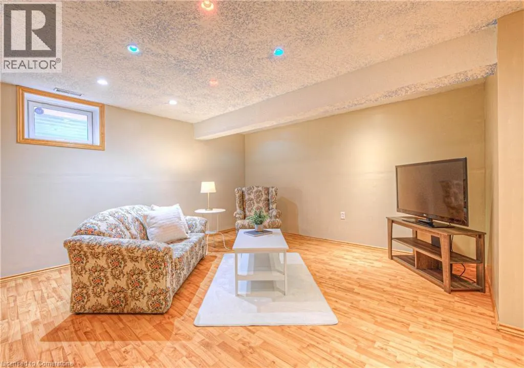 48 LENA Crescent