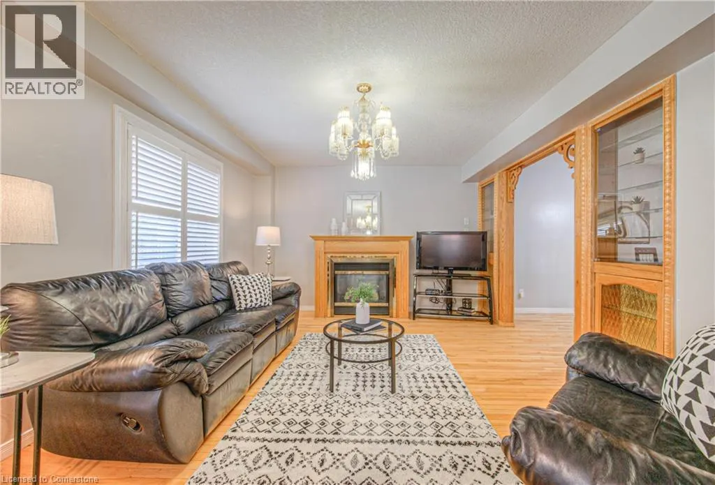 48 LENA Crescent