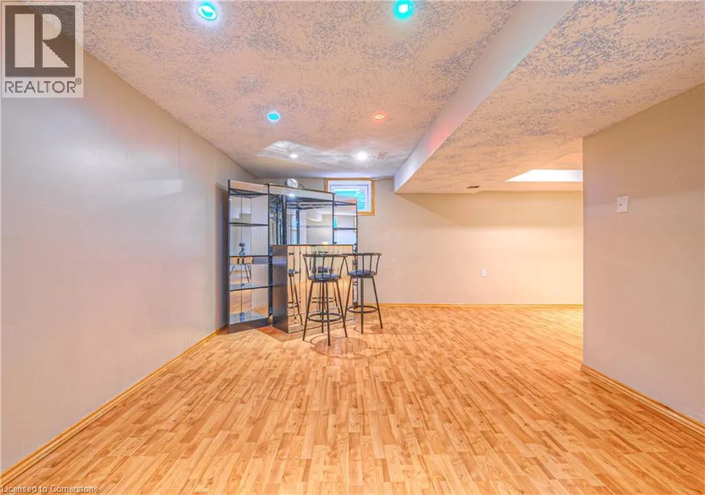 48 LENA Crescent