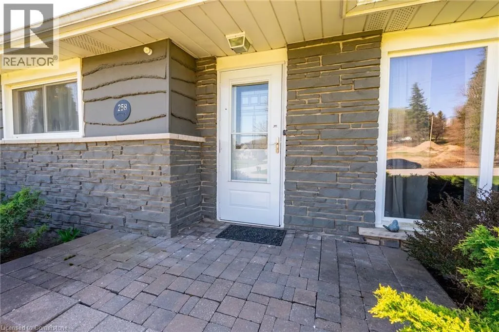 258 OAKHILL Drive