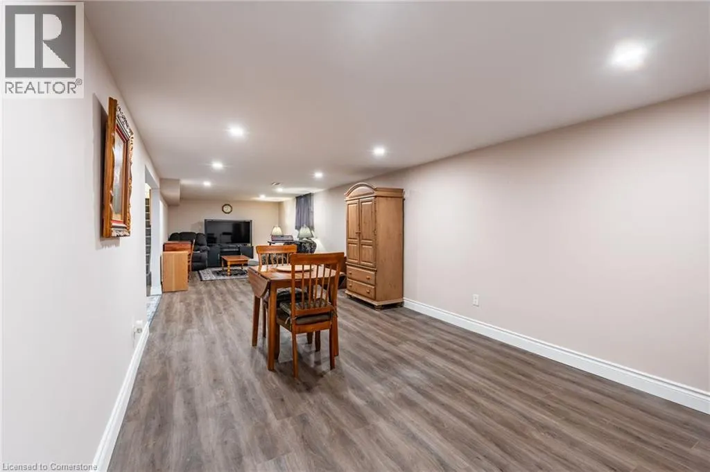 258 OAKHILL Drive