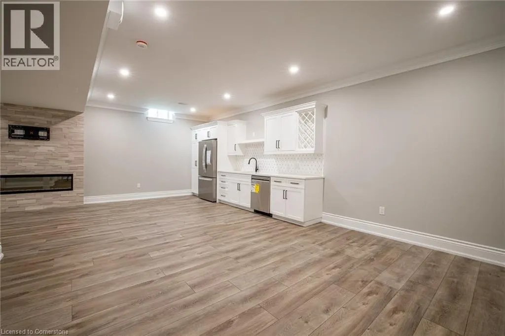 31 BAYSIDE Court