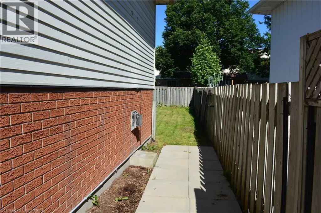 489 KINGSCOURT Drive Unit# B, #B