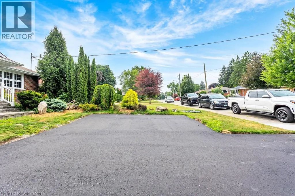 34 WINDERMERE Crescent Unit# B, #B