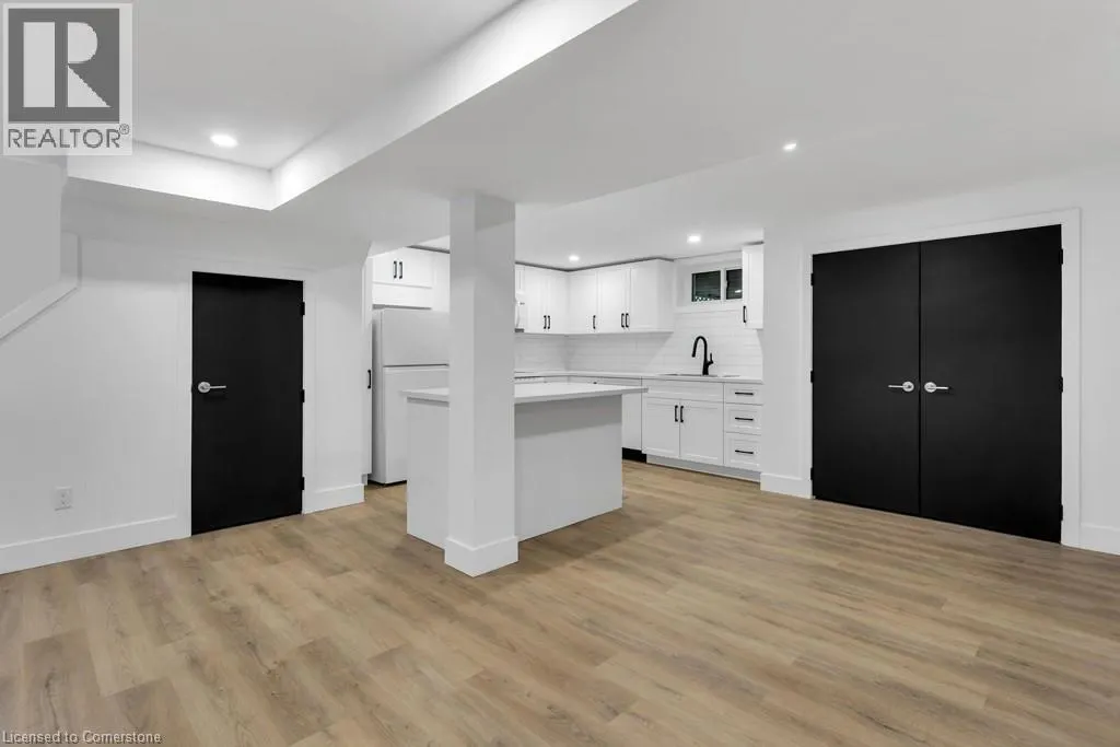 34 WINDERMERE Crescent Unit# B, #B